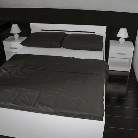 Bianco Nero Appartamento Nis Exterior photo